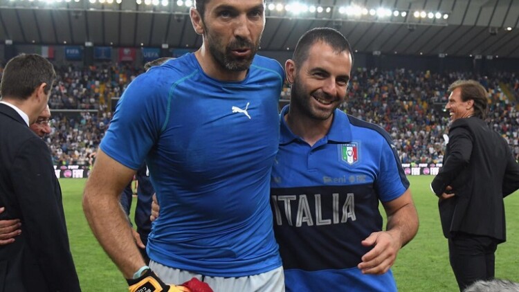 Osteopatia, il segreto dei campioni: intervista all’osteopata della Nazionale di calcio Walter Martinelli Osteopata Martinelli in Nazionale con Buffon