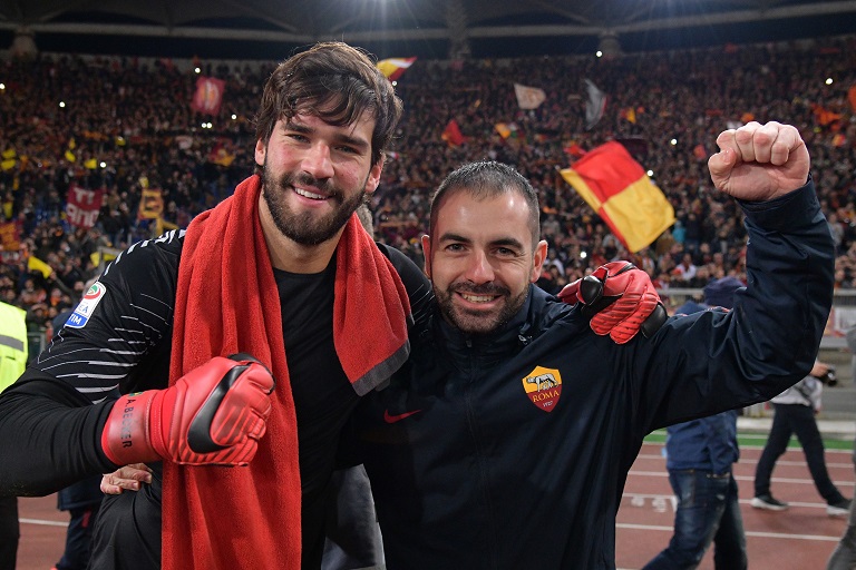 Walter Martinelli con il portiere Alisson (foto Luciano Rossi)
