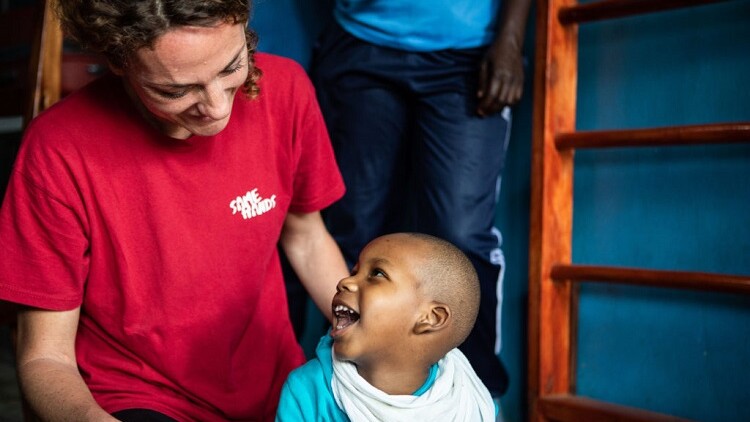 COME COLLABORATION presenta “Same Hands”, il progetto di sostegno terapeutico gratuito in Tanzania: fai una donazione! SAME Hands, progetto sociale-umanitario